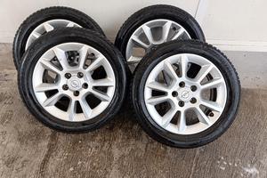 4 pneumatici ( All-season)