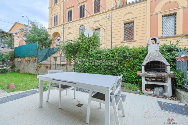 PORZIONE DI CASA RISTRUTTURATA CON GIARDINO IN CEN