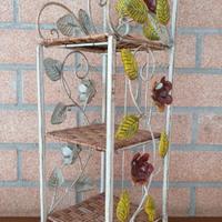 Alzatina in ferro battuto con decori floreali 