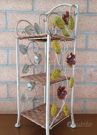 Alzatina in ferro battuto con decori floreali 