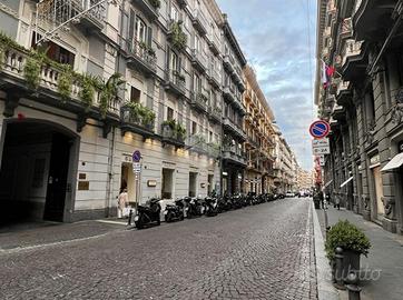 2 LOCALI A NAPOLI