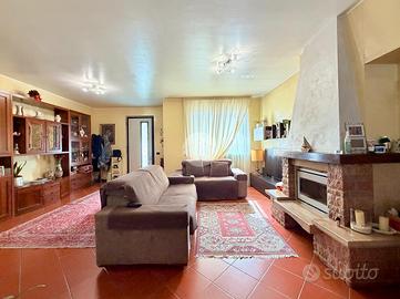 VILLA A SCHIERA A AZZANO MELLA
