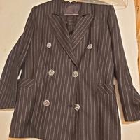 Tailleur elegante con gonna