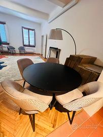 Tavolo rotondo nero e 4 poltroncine