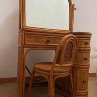 Toeletta in vimini con specchio e sgabello