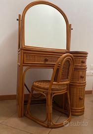 Toeletta in vimini con specchio e sgabello