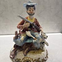 Statuetta cacciatore in ceramica Capodimonte