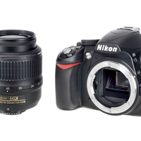 Nikon D3100 perfetta + SD + 2 Batterie + Borsa