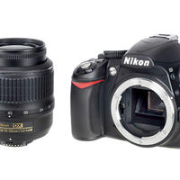 Nikon D3100 + 18 55 VR + borsa + 2 batterie + SD