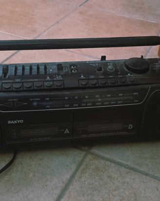 Stereo Sanyo MW738F