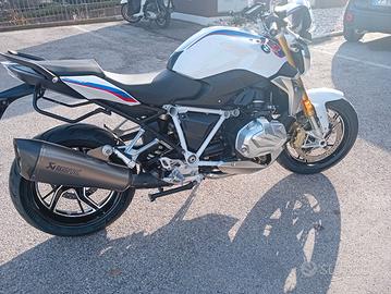 BMW R1250R pari al nuovo – 4.500 km – esposizione