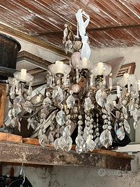 Lampadario grande con cristalli