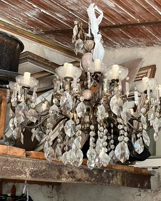 Lampadario grande con cristalli