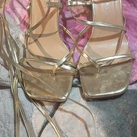 Sandali con lacci per le caviglie oro