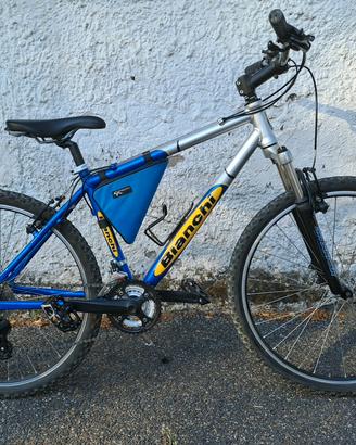 Mountain bike Bianchi 26 con telaio in alluminio 