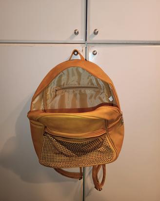 Zainetto giallo con tasche