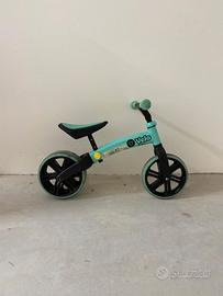 BICICLETTA Y VELO EQUILIBRIO BICICLETTA VERDE