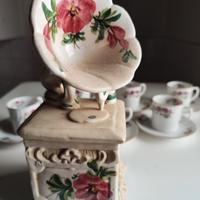 grammofono. altezza 23 cm. in ceramica vintage 
