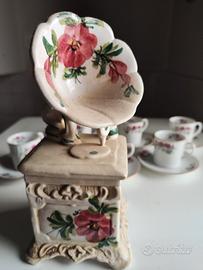 grammofono. altezza 23 cm. in ceramica vintage 