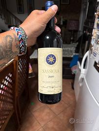 Bottiglia vino sassicai 2009. Ottime