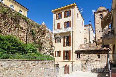 2 LOCALI A CUPRA MARITTIMA