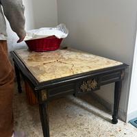 Tavolino Luigi XVI ebanizzato con piano in marmo.