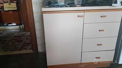 Mobiletto per cucinoa o soggiorno 