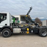 Iveco 180E32 con gancio scarrabile