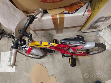 bicicletta per bambini/e dai 4 ai 8 anni