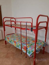 LETTI SINGOLI A CASTELLO IN METALLO VINTAGE CAMERA