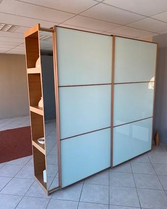 ARMADIO IN TEAK, CON APERTURA SCORREVOLE, A 2 ANTE