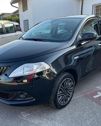 Lancia Ypsilon 1.0 FireFly 70cv Hybrid Silver...