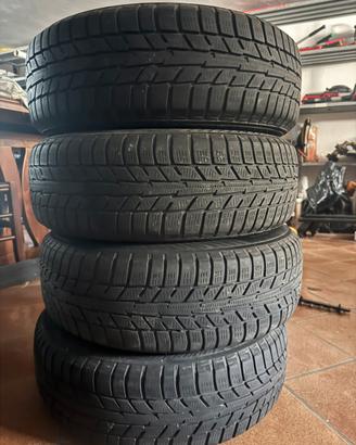 Cerchi con gomme r15 Fiat punto 4 fori