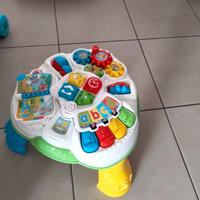 Cagnolino primi passi  chicco e tavolo interattivo