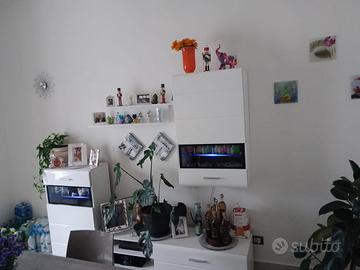 Soggiorno bianco lucido