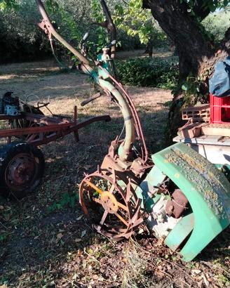 trattorino agricolo con cisterna