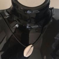 Collana con conchiglia di ciprea