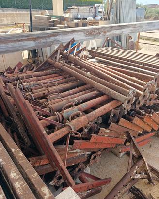 Attrezzatura per montaggio carpenteria edile