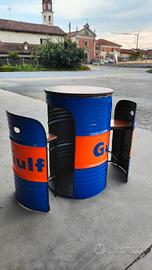 Tavolo con sgabelli realizzato da fusto Gulf
