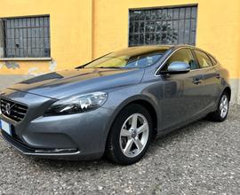 VOLVO V40 D3 Momentum