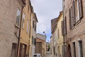 MONOLOCALE A FERRARA