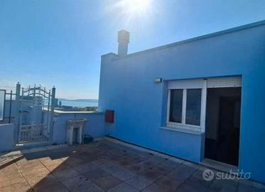 ULTIMO PIANO con VISTA MARE