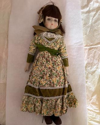Bambola Porcellana Vintage con Vestito Floreale -