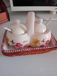 Coppia di ciotole e vassoio per colazione