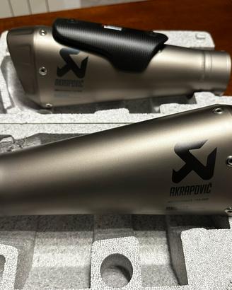 Akrapovic slip on Panigale v4 2022-2024