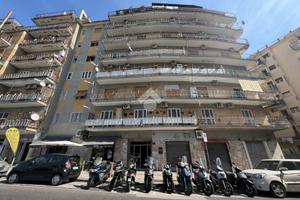 4 LOCALI A NAPOLI