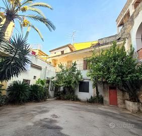 2 appartamenti attigui con terrazzi e cantinola