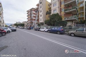 Via Pietro Castelli, ampio quadrivani