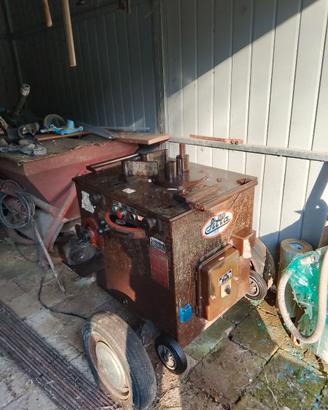 Troncatrice e piega ferro con vibratore cemento