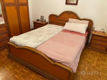 Letto matrimoniale classico in legno